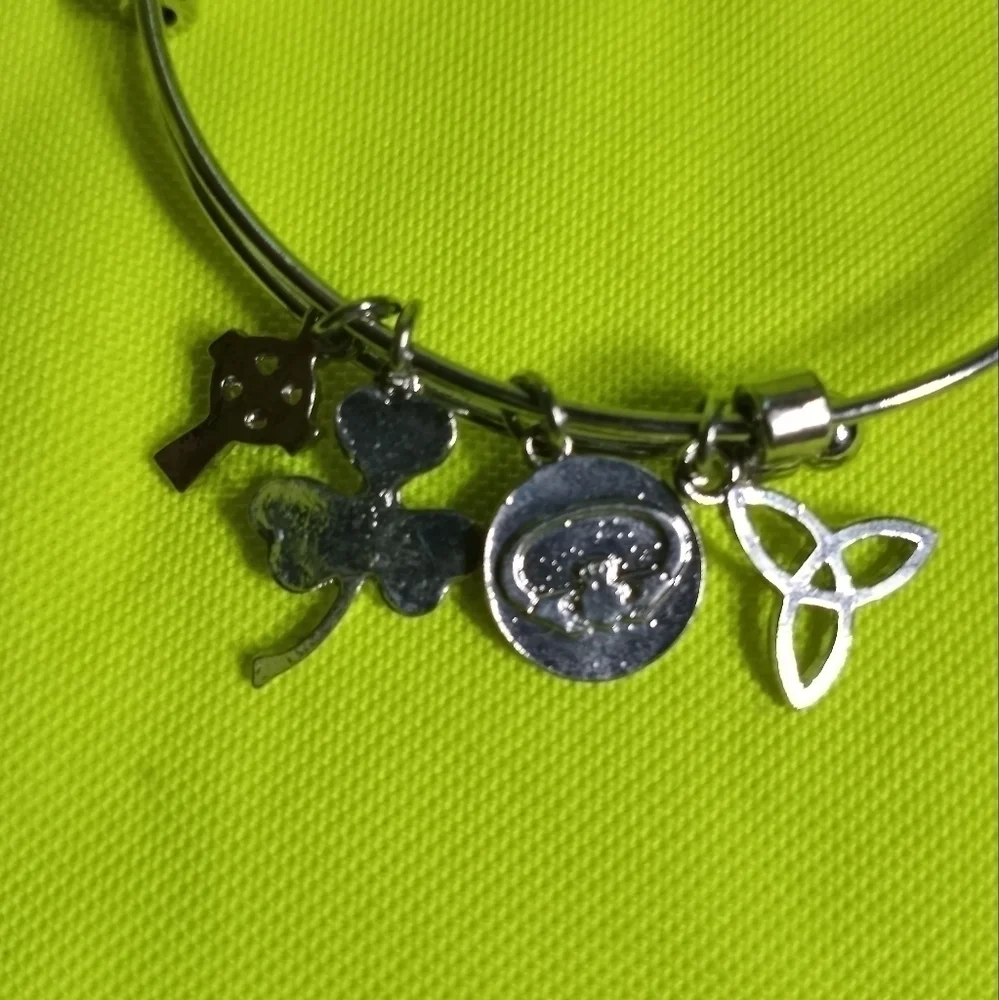 Mcguire's Irish pub wire charm bracelet shamrock cross Celtic silvertone